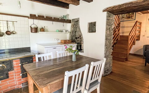 Casa Lienartova: Møbel, Gulvbelægning, Væg, Indretning, Træ, Etage, Loft, Stol, Køkken, Køkken & Spisebord