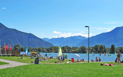 Gera Lario 618: Vand, Himmel, Bjerg, Sky, Plante, Azure, Sø, Naturlige Landskab, Highland, Fritid