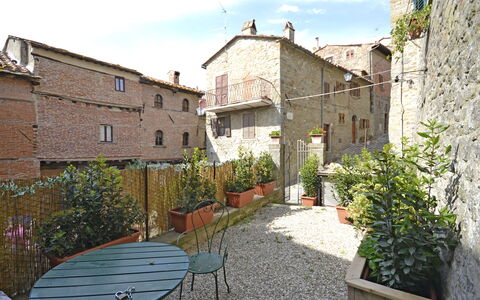 Casa Caterina: Ejendom, Bygning, Hus, Stad, Sommerhus, Ejendom, Kvarter, Landsby, Landdistrikt, Gade