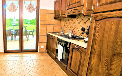 I Gigli di Montefiascone: Køkken, Gulvbelægning, Træ, Indretning, Etage, Countertop, Møbel, Større Bandage, Cabinetry, Køkken Apparat