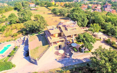 I Gigli di Montefiascone: Boligområde, Estate, Fugleperspektiv, Hacienda, Eco Hotel, Udvej, Svømmepøl, Villa, Mansion, Landscaping