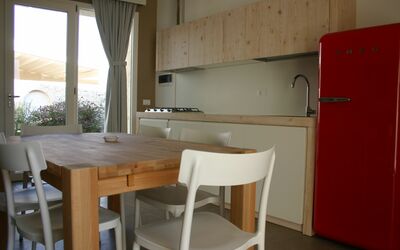 Matria: Værelse, Ejendom, Møbel, Hus, Køkken, Bygning, Indretning, Cabinetry, Bord, Arkitektur
