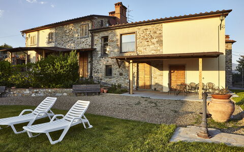 Villa Cincinelli: Bygning, Hus, Ejendom, Hjem, Sommerhus, Ejendom, Facade, Stuehus, Villa, Backyard