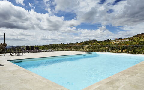 Villa Cincinelli: Svømmepøl, Ejendom, Himmel, Fritid, Azure, Ejendom, Ferie, Hus, Bygning, Estate
