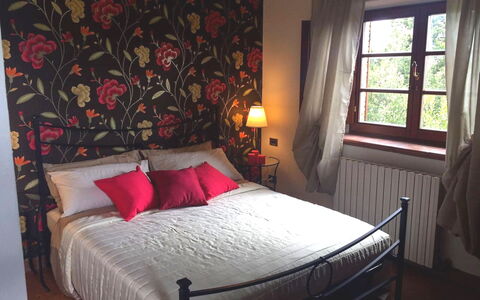 Villa Martina: Soveværelse, Seng, Værelse, Møbel, Ejendom, Bed Frame, Sengetøj, Indretning, Madras, Væg