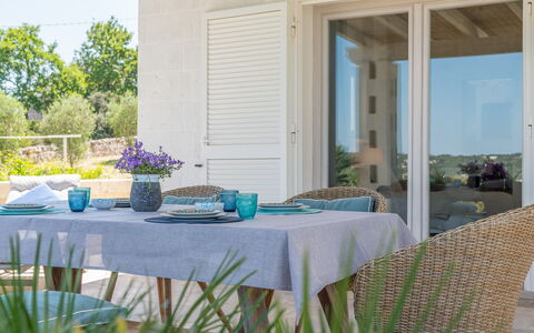 Villa Amelia Ostuni: Møbel, Stol, Bord, Udendørs Møbler, Køkken & Spisebord, Bordservice, Udendørs Bord, Dug, Spisestue, Serveware