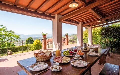 Podere Berrettino: Møbel, Stol, Eco Hotel, Stuehus, Have, Blomsterkrukke, Køkken & Spisebord, Udvej, Estate, Gårdhave