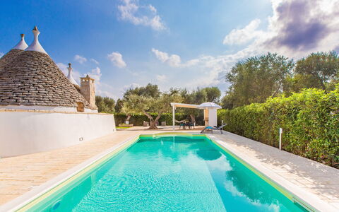 Trullo Del Mandarino: Svømmepøl, Ejendom, Bygning, Ejendom, Villa, Ferie, Fritid, Vand, Estate, Udvej