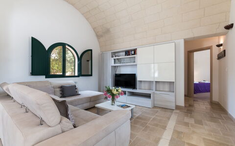 Borgo Marianna: Møbel, Bord, Plante, Cabinetry, Couch, Stueplante, Indretning, Etage, Hus, Stue