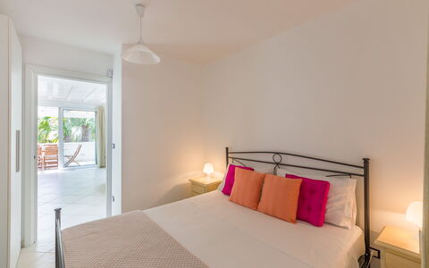Casa Bianca: Soveværelse, Værelse, Ejendom, Møbel, Seng, Bed Frame, Indretning, Bygning, Sengetøj, Etage