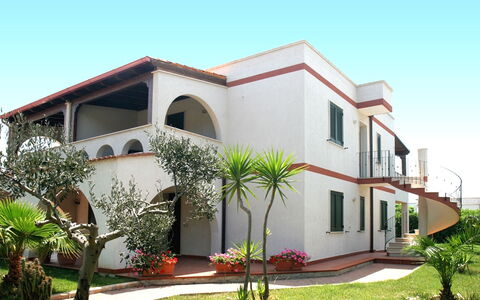 Prato Inglese Destro: Plante, Bygning, Himmel, Ejendom, Vindue, Hus, Land Lot, Træ, Kvarter, Boligområde