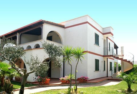 Prato Inglese Destro: Plante, Bygning, Himmel, Ejendom, Vindue, Hus, Land Lot, Træ, Kvarter, Boligområde