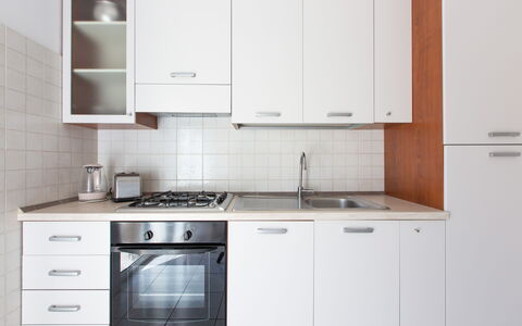 Villa Salento: Cabinetry, Countertop, Køkkenvask, Håndvask, Bygning, Tap, Komfur, Køkken Apparat, Køkken, Indretning