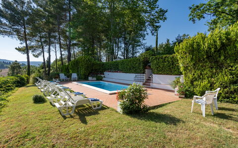 Villa Campiglia: Ejendom, Hus, Ejendom, Hjem, Estate, Sommerhus, Bygning, Svømmepøl, Backyard, Græs