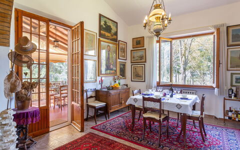 Villa Campiglia: Værelse, Ejendom, Møbel, Indretning, Bygning, Spisestue, Hus, Loft, Ejendom, Hjem