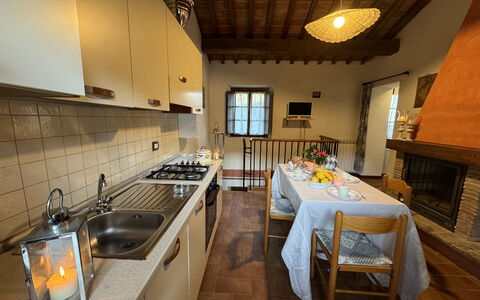 Podere Di Mero Casolare: Møbel, Indretning, Gulvbelægning, Træ, Hjem, Etage, Værelse, Køkken, Hus, Belysning