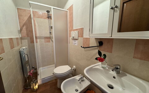 Podere Di Mero Casolare: Gulvbelægning, Etage, Indretning, Sanitærarmatur, Værelse, Håndvask, Vvs, Tap, Badeværelse, Toilet