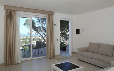 Villa Eos: Møbel, Couch, Træ, Komfort, Indretning, Skygge, Studio Couch, Etage, Stue