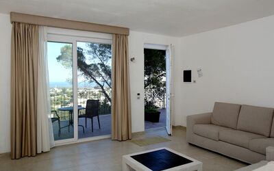 Villa Aurora: Møbel, Couch, Komfort, Træ, Indretning, Stue, Etage, Skygge, Studio Couch