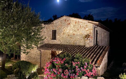 Beautiful Stone Country Villa: Himmel, Plante, Vindue, Natur, Bygning, Blomst, Træ, Landskab