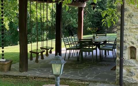 Beautiful Stone Country Villa: Møbel, Træ, Udendørs Møbler, Have, Skygge, Bord, Flise, Udendørs Bord, Stol, Udendørs Struktur