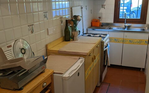 Agriturismo Il Giaggiolo without Pool: Værelse, Countertop, Ejendom, Køkken, Cabinetry, Møbel, Etage, Flise, Større Bandage, Bygning