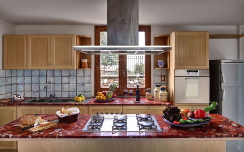 Stony Villa Volcano View: Mad, Cabinetry, Ejendom, Countertop, Køkken, Træ, Bordservice, Indretning, Komfur, Arkitektur