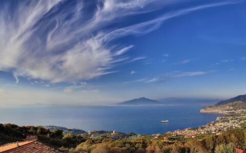 Stony Villa Volcano View: Sky, Himmel, Vand, Vandressourcer, Atmosfære, Azure, Plante, Naturlige Landskab, Highland, Sollys