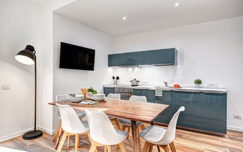 Luxury Blues Apartment: Cabinetry, Ejendom, Møbel, Countertop, Træ, Bord, Køkken, Indretning, Belysning, Stol