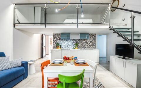 Loft In Sorrento: Bord, Møbel, Ejendom, Cabinetry, Couch, Blå, Bygning, Indretning, Belysning, Countertop