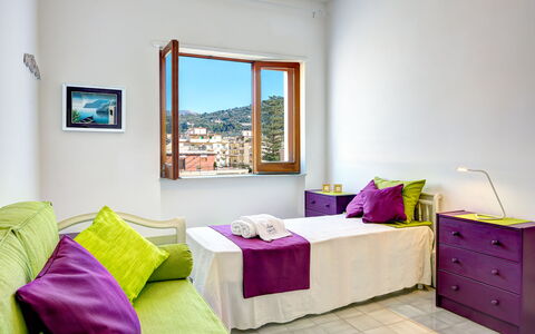 Parsano Home: Møbel, Ejendom, Purple, Azure, Komfort, Bygning, Træ, Vindue, Textile, Billedramme