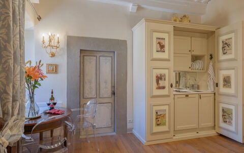 Casa Annateresa: Cabinetry, Ejendom, Billedramme, Møbel, Træ, Indretning, Belysning, Hal, Dør, Gulvbelægning