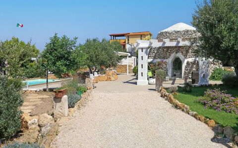 Villa Giunone: Plante, Busk, Have, Ejendom, Skygge, Bunddække, Landscaping, Gård, Indkørsel, Walkway