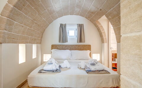 La Torretta - Corte dei Messapi: Møbel, Ejendom, Bygning, Komfort, Træ, Bed Frame, Pude, Indretning, Etage