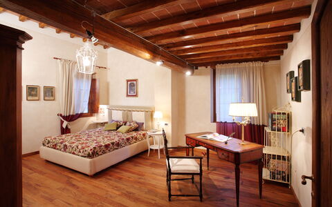 Villa Rossa: Træ, Belysning, Etage, Indretning, Værelse, Gulvbelægning, Hårdttræ, Ejendom, Loft, Møbel