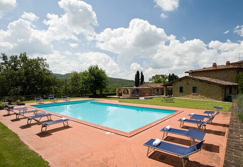 Cottage Capanna: Sky, Plante, Himmel, Ejendom, Svømmepøl, Bygning, Vand, Azure, Træ, Skygge