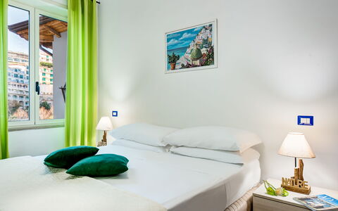 Living Times Apartment: Møbel, Ejendom, Grøn, Komfort, Blå, Azure, Textile, Belysning, Pude, Indretning