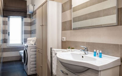 living-times-apartment-sorrento-apartment-bathroom
