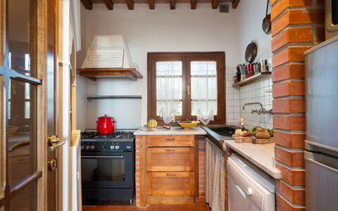 Villa Elisa: Køkken, Møbel, Cabinetry, Countertop, Indretning, Gulvbelægning, Træ, Køkken Apparat, Større Bandage, Køkkenvask