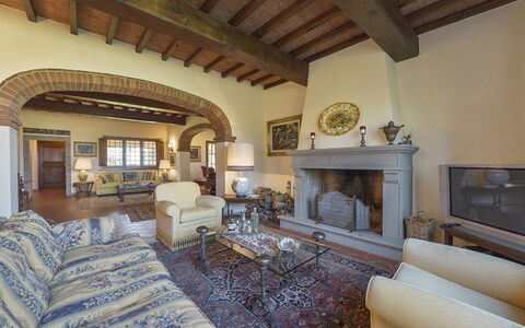 Villa Di Corazzano: Ejendom, Møbel, Couch, Billedramme, Indretning, Træ, Etage, Gulvbelægning, Bygning, Stue