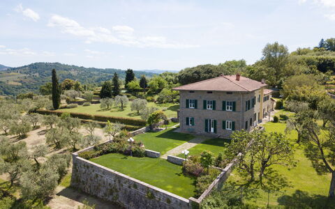 Villa Lastra: Sky, Plante, Himmel, Ejendom, Vindue, Bygning, Træ, Hus, Naturlige Landskab, Græs