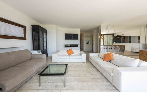 Casina Dell'acquaborra: Møbel, Couch, Gulvbelægning, Etage, Indretning, Træ, Stue, Loft, Bord, Lejlighed