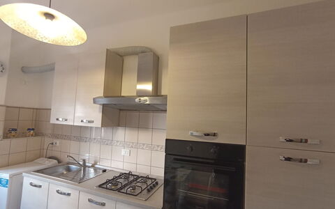 Angelo: Tap, Cabinetry, Bygning, Sanitærarmatur, Countertop, Håndvask, Komfur, Træ, Køkkenvask, Køkken Apparat