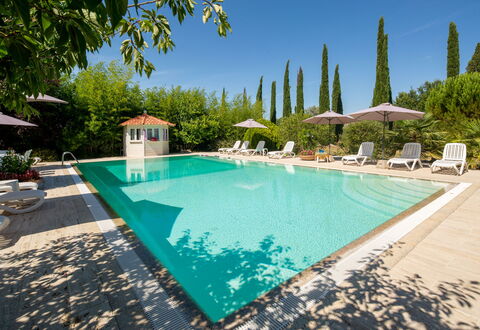 Villa Lorenzana: Vand, Plante, Himmel, Ejendom, Svømmepøl, Azure, Træ, Bygning, Krop Af Vand, Skygge