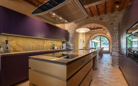 Villa Dorothea: Cabinetry, Countertop, Ejendom, Bygning, Træ, Hus, Belysning, Indretning, Køkken, Bejdse
