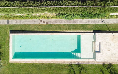 Villa Dorothea: Plante, Bygning, Grøn, Vindue, Vand, Rektangel, Natur, Krop Af Vand, Land Lot, Skygge