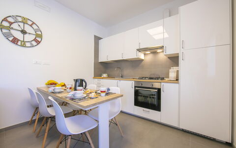 Pontremoli Apartments: Møbel, Cabinetry, Countertop, Køkken Apparat, Bord, Køkken, Indretning, Bygning, Hus, Træ