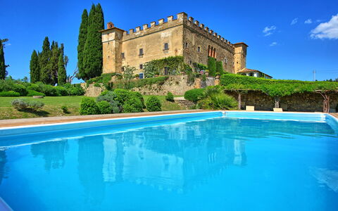 Villa Paneretta: Vand, Himmel, Plante, Ejendom, Bygning, Blå, Svømmepøl, Natur, Azure, Sky
