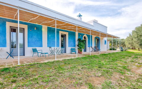 Masseria Tufo Bianco: Himmel, Sky, Vindue, Plante, Bygning, Land Lot, Skygge, Dør, Hus, Træ