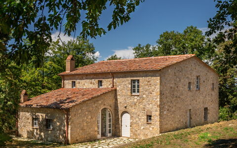 Villa Lucarella: Græs, Træ, Hus, Hjem, Sommerhus, Stuehus, Facade, Landdistrikt, Estate